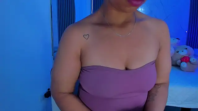 Snapshot of Shantall-blue chatting on March 3, 8:04 pm Shantall-blue online show from March 3, 8:04 pm