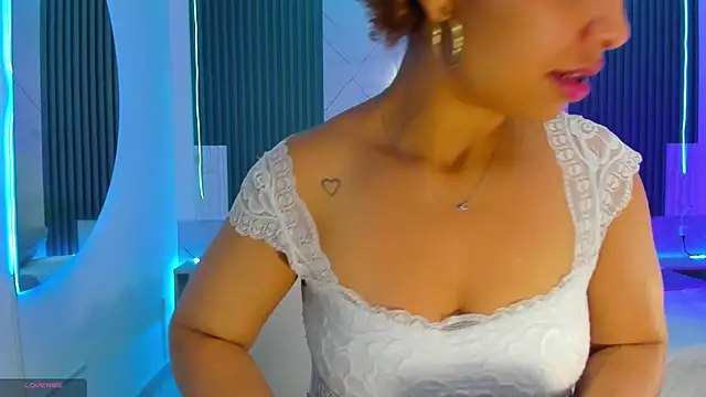 Snapshot of Shantall-blue chatting on March 16, 8:13 pm Shantall-blue online show from March 16, 8:13 pm