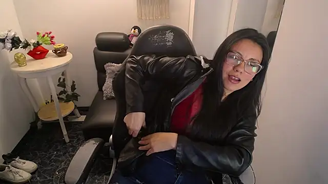 QueenRose94 online show from April 21, 1:06 pm