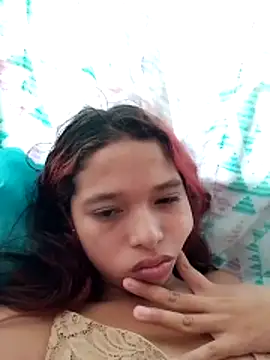 Snapshot of Camiilitha18 chatting on February 12, 3:18 pm Camiilitha18 online show from February 12, 3:18 pm