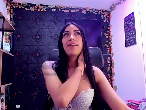 Snapshot of TiffanyDream8 chatting on February 26, 9:25 pm TiffanyDream8 online show from February 26, 9:25 pm