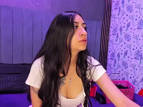 TiffanyDream8 online show from April 22, 8:43 pm