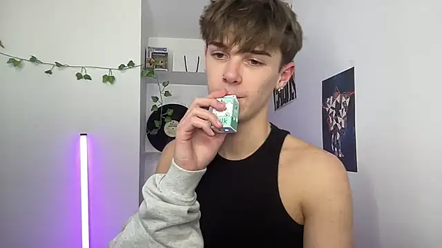 YourMilkyGuy online show from April 28, 3:50 pm