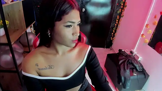 ChloeLombardi  online show from March 12, 4:24 pm