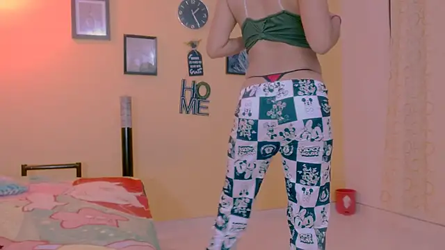 sexiempoderada18 online show from March 7, 8:00 am