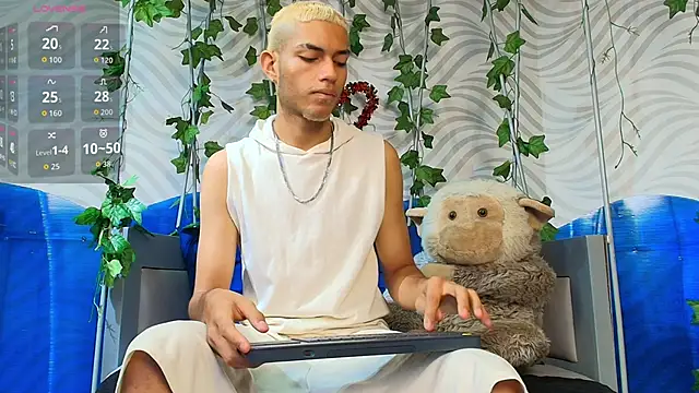 ItsZairen online show from February 20, 4:09 am