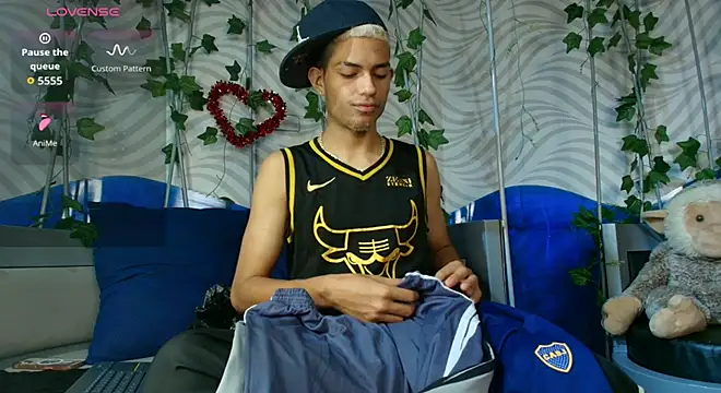 ItsZairen online show from February 25, 3:16 am