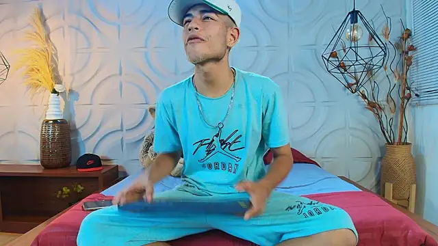 ItsZairen online show from March 25, 3:45 am