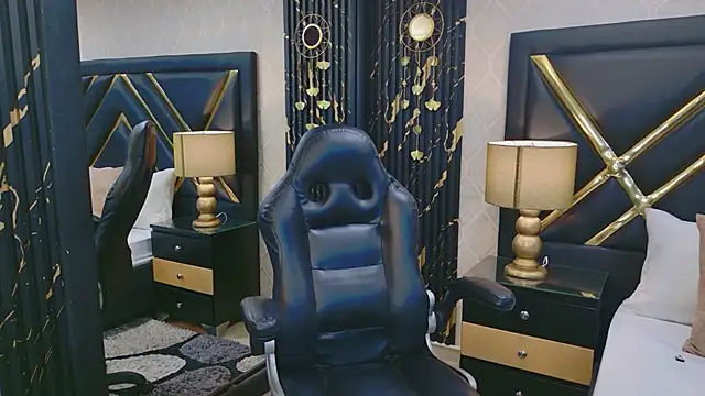 LaurenHazell online show from April 22, 3:31 am