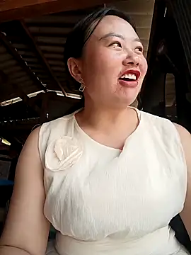 lisn-cute online show from March 31, 1:51 am