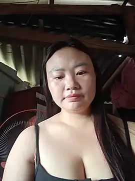 Snapshot of lisn-cute chatting on May 15, 12:28 am lisn-cute online show from May 15, 12:28 am