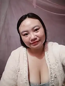 Snapshot of lisn-cute chatting on May 18, 12:51 am lisn-cute online show from May 18, 12:51 am