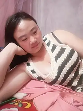 Snapshot of lisn-cute chatting on May 21, 1:29 pm lisn-cute online show from May 21, 1:29 pm