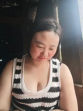 Snapshot of lisn-cute chatting on May 22, 5:36 am lisn-cute online show from May 22, 5:36 am