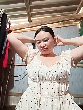 Snapshot of lisn-cute chatting on May 25, 6:30 am lisn-cute online show from May 25, 6:30 am