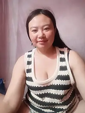 Snapshot of lisn-cute chatting on June 9, 11:05 pm lisn-cute online show from June 9, 11:05 pm