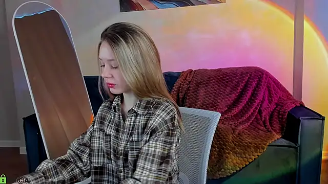 Mini Allice online show from February 9, 1:53 am