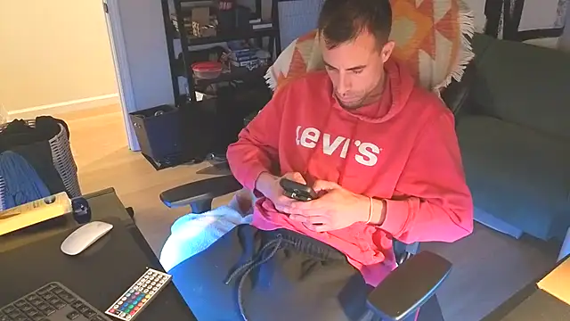 Snapshot of JimmyJerksYa chatting on March 29, 12:43 am JimmyJerksYa online show from March 29, 12:43 am