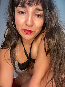 Snapshot of Latinaelisa chatting on February 23, 2:20 am Latinaelisa online show from February 23, 2:20 am