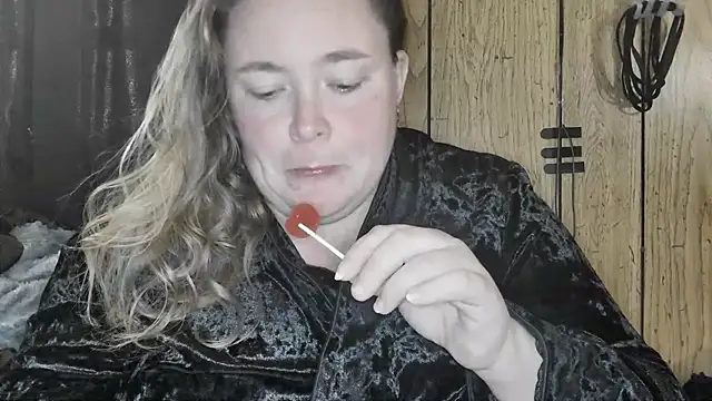 ladylynn13 online show from March 2, 11:00 pm