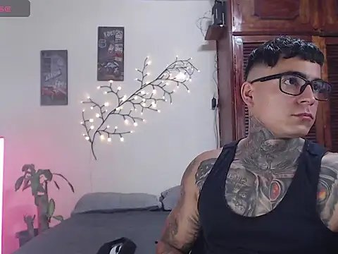 maxstrom111 online show from March 17, 1:25 pm