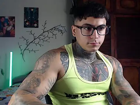 maxstrom111 online show from April 30, 1:06 pm