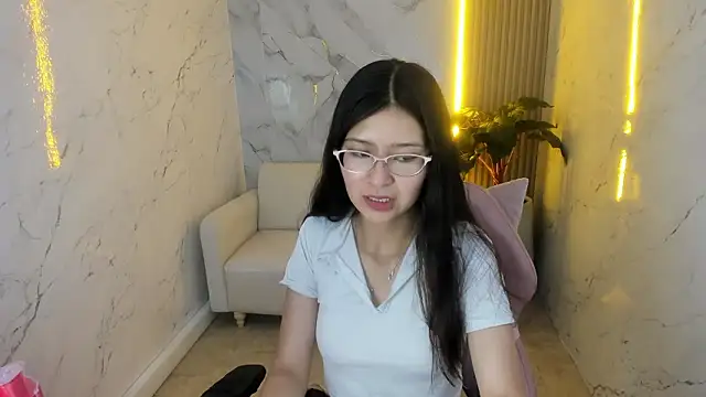 dani tf online show from February 13, 1:29 pm