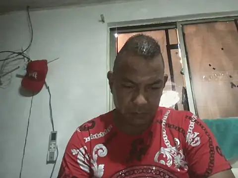 Snapshot of Quillero18 chatting on May 20, 8:37 pm Quillero18 online show from May 20, 8:37 pm