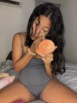 Snapshot of BabyFoxy chatting on May 29, 6:00 am BabyFoxy online show from May 29, 6:00 am