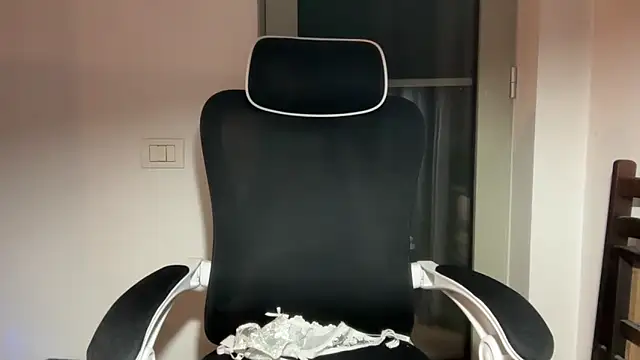 minniebunnyyy online show from March 4, 10:49 pm