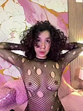Woo isDaphne online show from June 5, 10:59 pm