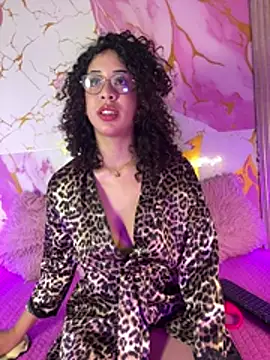 Snapshot of Woo_isDaphne chatting on July 9, 11:31 pm Woo isDaphne online show from July 9, 11:31 pm