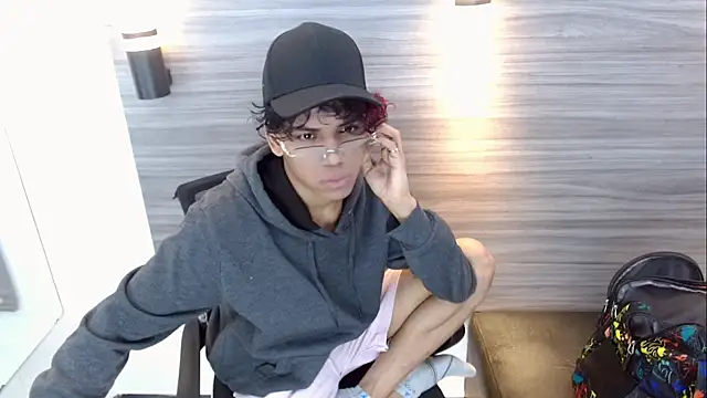 DaviidBuckx  online show from April 21, 2:04 am