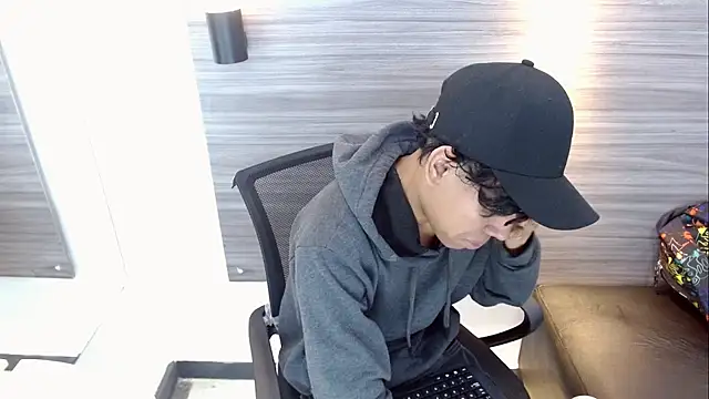 DaviidBuckx  online show from April 22, 2:25 am