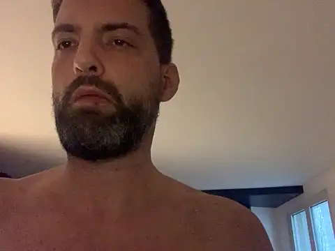 Snapshot of daddyffpig chatting on February 16, 7:04 am daddyffpig online show from February 16, 7:04 am