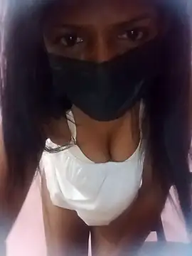 Malee S online show from April 22, 4:30 pm