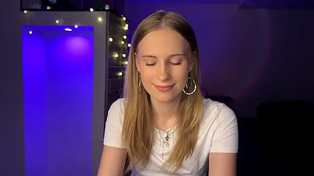 Snapshot of amily_sunray chatting on August 5, 4:54 pm amily sunray online show from August 5, 4:54 pm