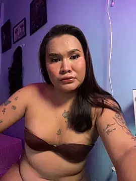 Snapshot of hollynicole chatting on June 18, 8:36 am hollynicole online show from June 18, 8:36 am