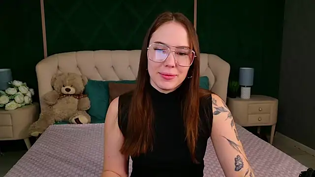 Snapshot of Arielle_Vade chatting on April 23, 5:19 am Arielle Vade online show from April 23, 5:19 am