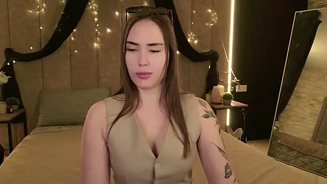 Snapshot of Arielle_Vade chatting on June 6, 5:23 am Arielle Vade online show from June 6, 5:23 am