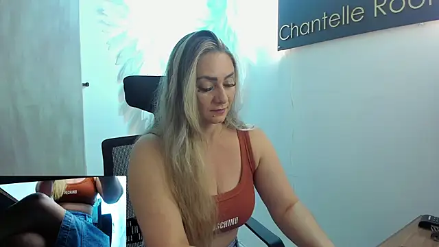 annie vega17  online show from February 18, 9:00 pm