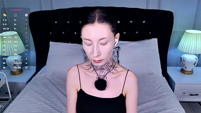 Snapshot of roxy_morrison_x chatting on May 3, 3:45 am roxy morrison x online show from May 3, 3:45 am