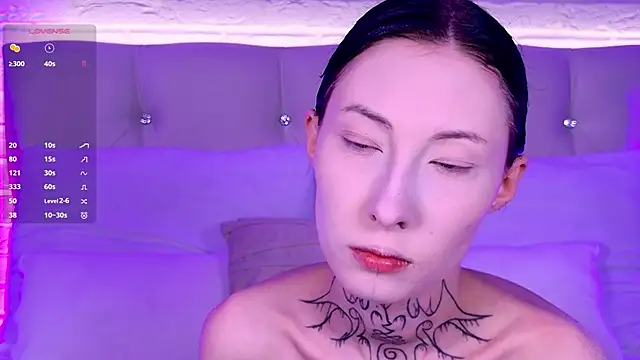 Snapshot of roxy_morrison_x chatting on May 4, 3:35 am roxy morrison x online show from May 4, 3:35 am