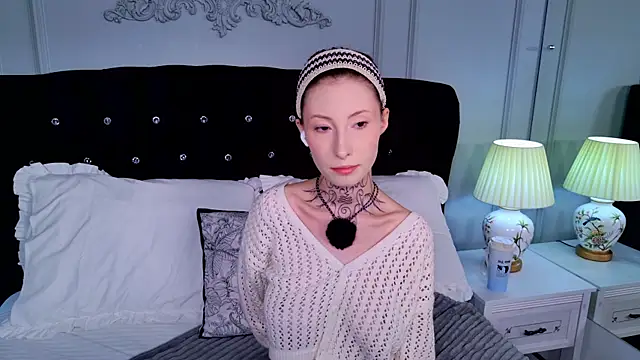 Snapshot of roxy_morrison_x chatting on May 18, 4:07 am roxy morrison x online show from May 18, 4:07 am