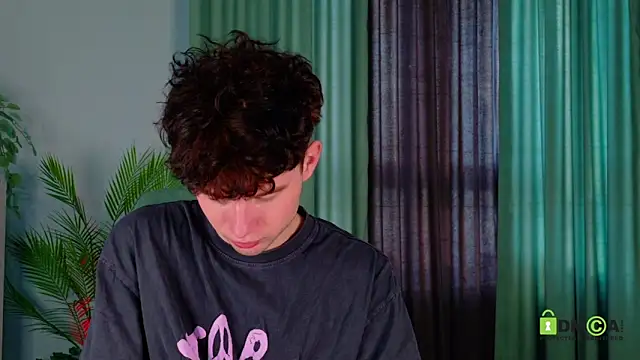 moon Gloww online show from March 25, 1:33 am