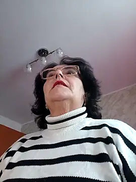 xMaryxAnne online show from March 31, 9:43 am