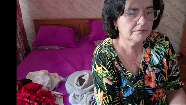 xMaryxAnne online show from April 16, 9:10 am