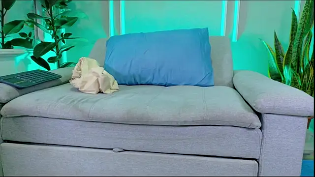 SuzyFox  online show from April 22, 9:05 pm