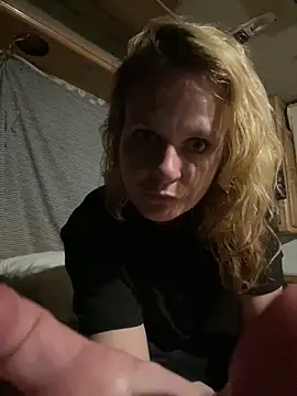 Snapshot of angelswhore chatting on April 26, 6:22 am angelswhore online show from April 26, 6:22 am