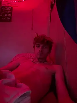 bennyhudson1 online show from May 18, 1:56 am